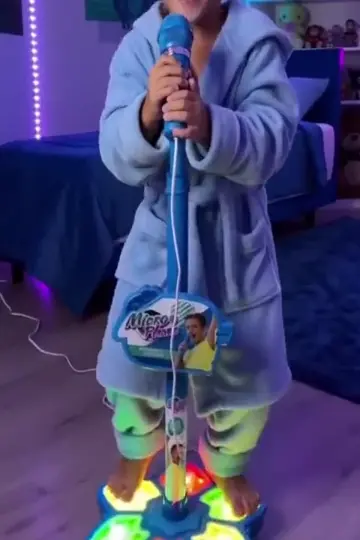 Ele não larga o microfone